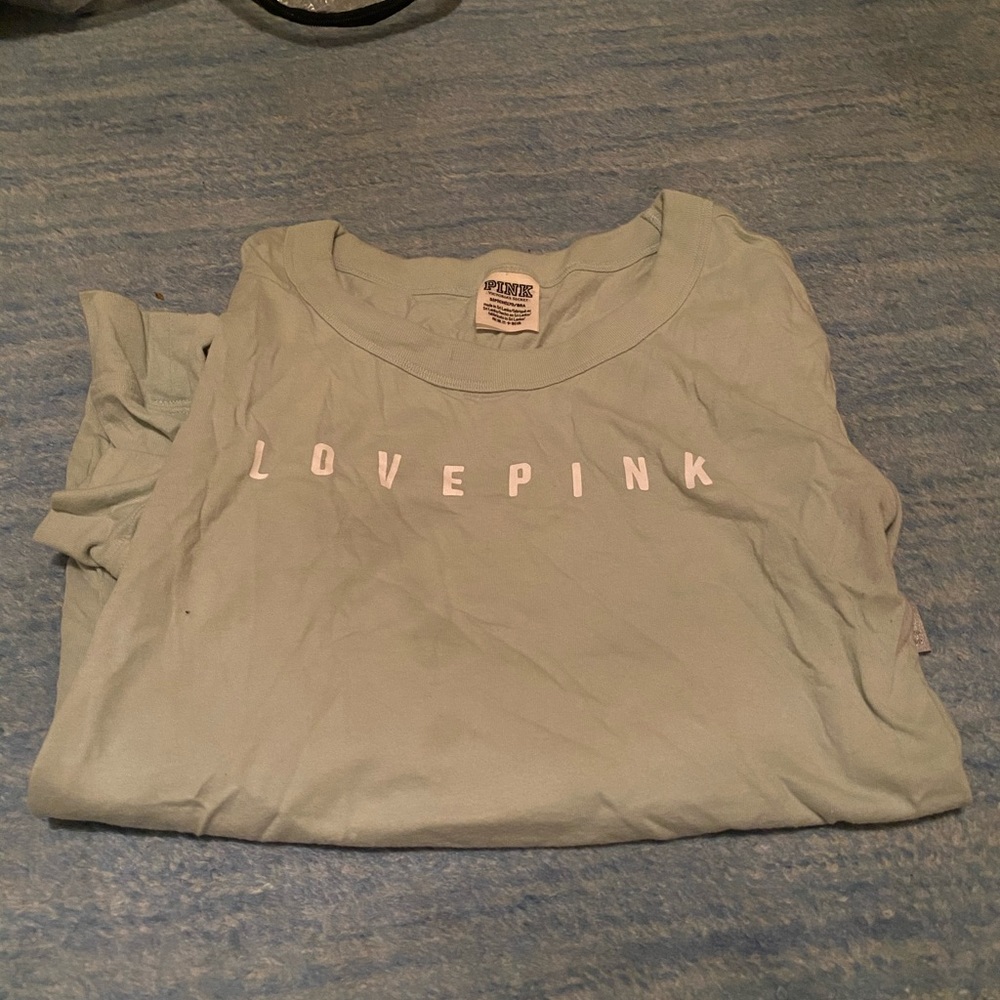 VS pink t shirt